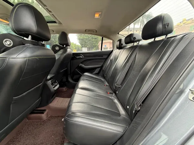 Roewe i5 — Фото автомобиля 7