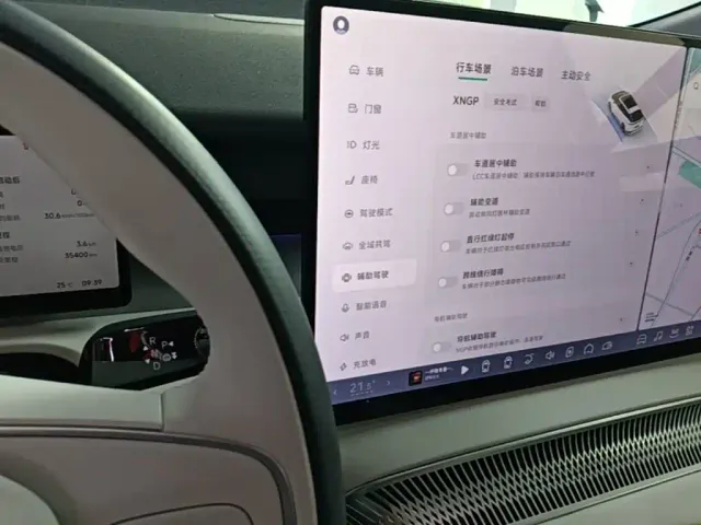 Xpeng X9 — Фото автомобиля 13