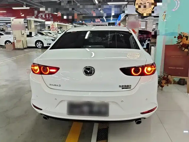 Mazda Axela — Фото автомобиля 5