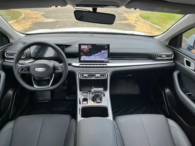 Geely Emgrand — Фото автомобиля 13