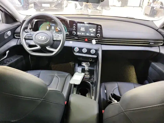 Hyundai Elantra — Фото автомобиля 9