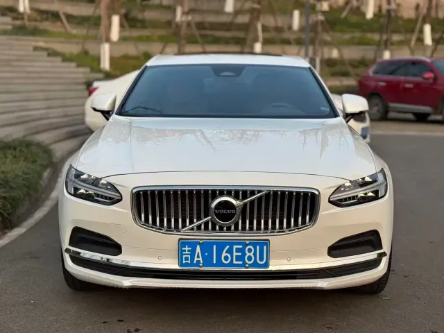 Volvo S90 — Фото автомобиля 2