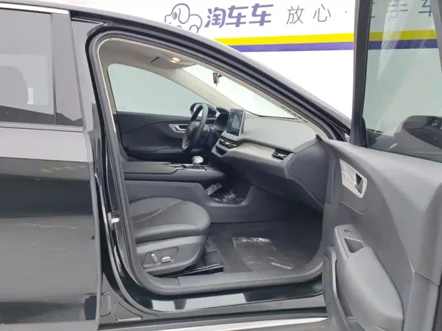 Hongqi E-QM5 — Фото автомобиля 8