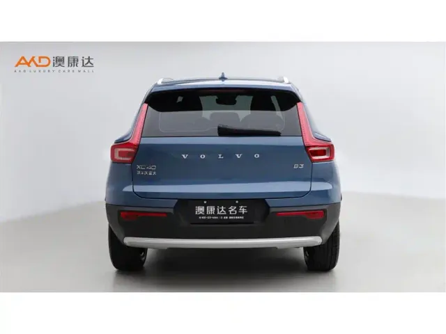 Volvo XC40 — Фото автомобиля 4