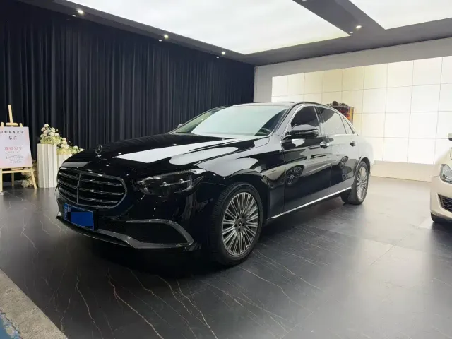 Фотография автомобиля — Mercedes-Benz E-Class