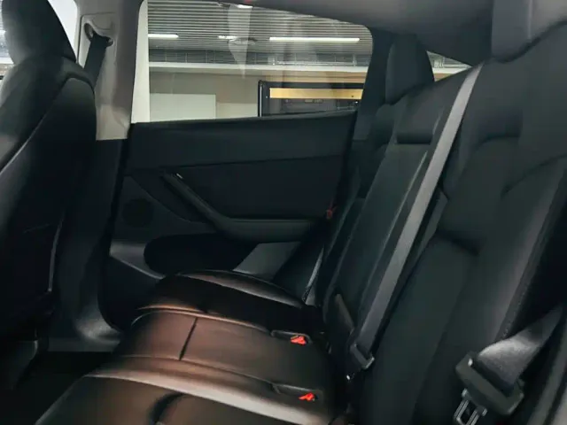 Tesla Model Y — Фото автомобиля 9