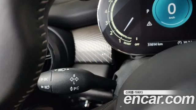 Mini Cooper Cooper 5 дверей Resolute Edition — Фото автомобиля 27