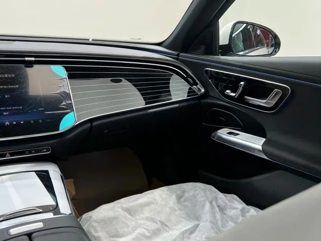 Mercedes-Benz E-Class — Фото автомобиля 4