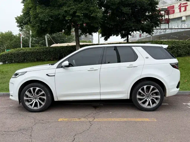 Land Rover Discovery Sport — Фото автомобиля 3