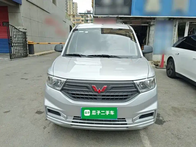 Wuling Hongguang V — Фото автомобиля 2