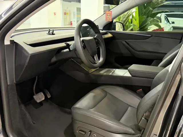 Tesla Model Y — Фото автомобиля 4