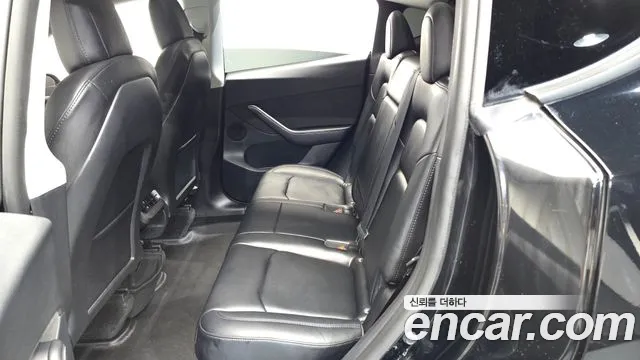 Tesla Model Y — Фото автомобиля 11