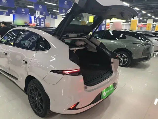 IM Motors LS6 — Фото автомобиля 17