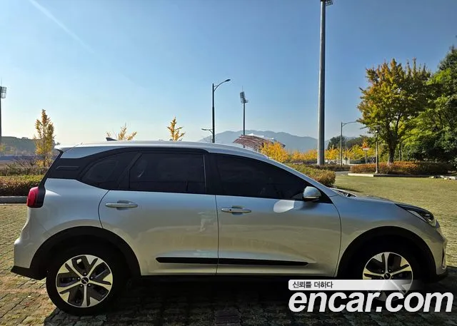 Kia Niro — Фото автомобиля 7