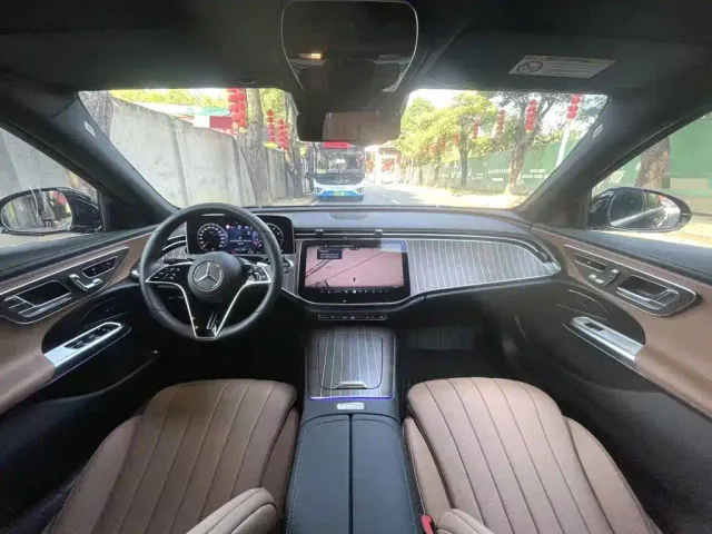 Mercedes-Benz E-Class — Фото автомобиля 9