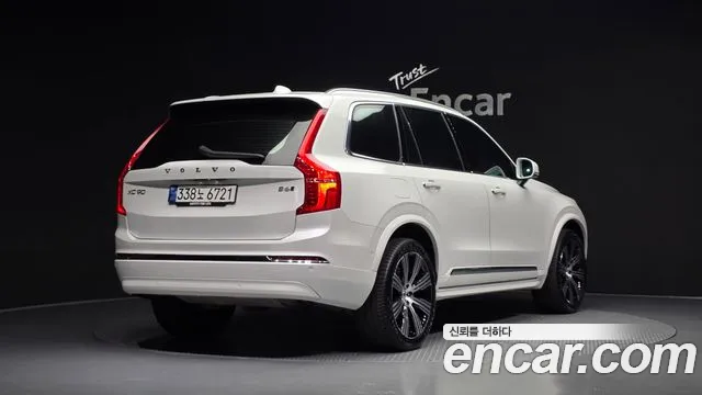 Volvo XC90 — Фото автомобиля 2
