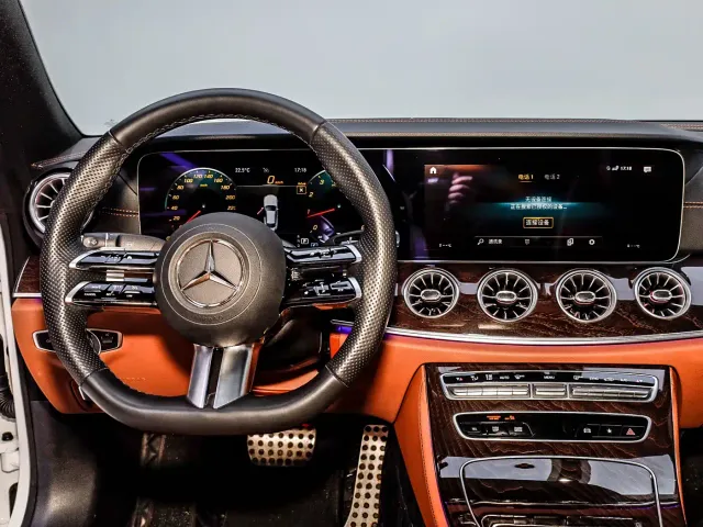 Mercedes-Benz E-Class — Фото автомобиля 11