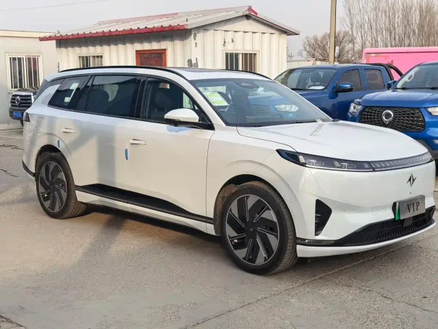 Dongfeng eπ 008 — Фото автомобиля 4