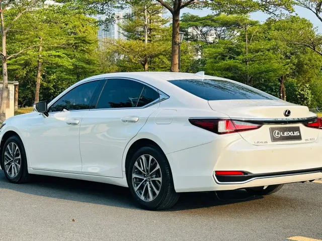 Lexus ES — Фото автомобиля 4