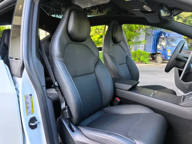 Tesla Model Y L — Фото автомобиля 7