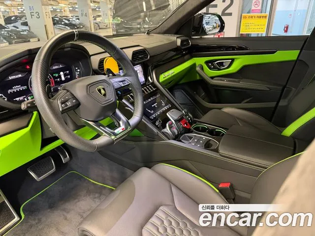 Lamborghini Urus — Фото автомобиля 5