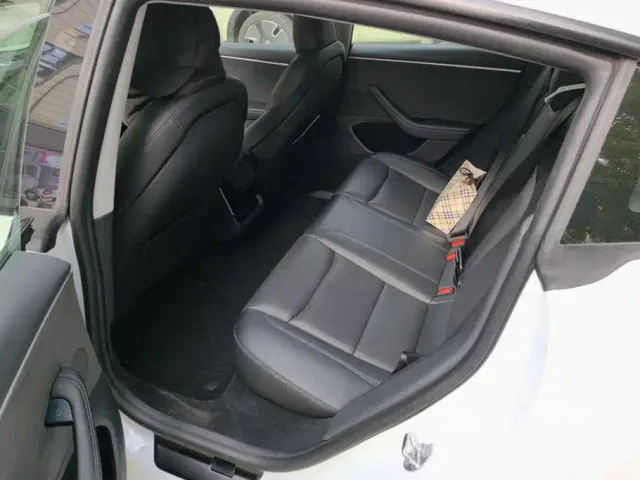 Tesla Model 3 — Фото автомобиля 11