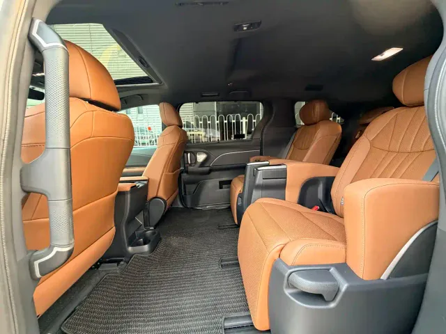Toyota Sienna — Фото автомобиля 14