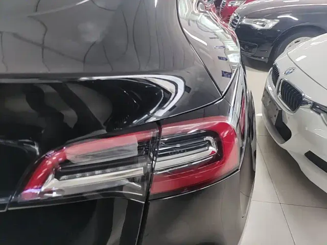 Tesla Model Y — Фото автомобиля 7