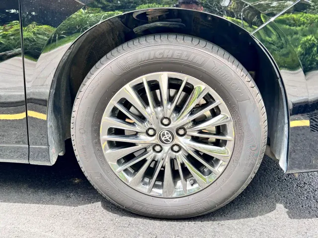 Toyota Alphard — Фото автомобиля 23