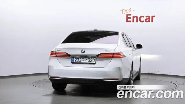 BMW 5-Series — Фото автомобиля 4