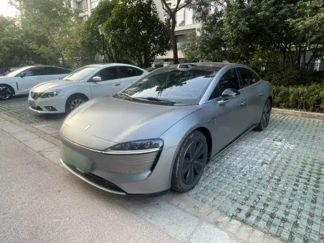 Фотография автомобиля — Luxeed S7