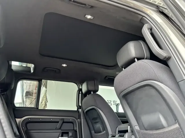 Land Rover Defender — Фото автомобиля 30