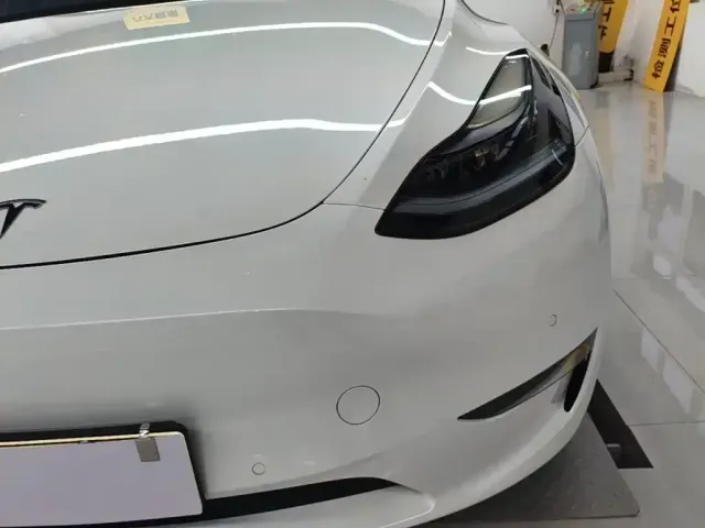 Tesla Model Y — Фото автомобиля 23