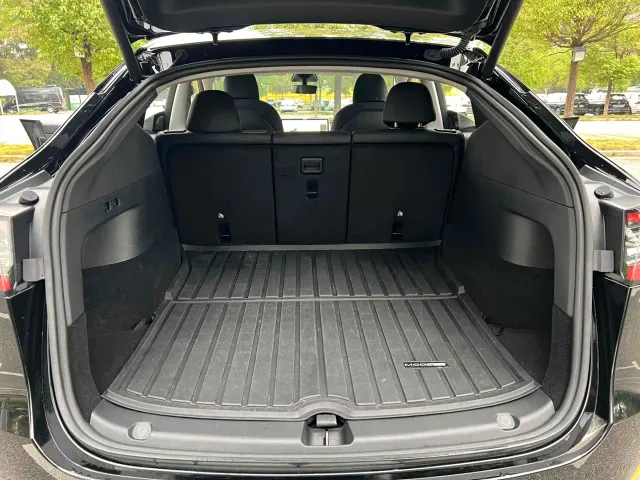Tesla Model Y — Фото автомобиля 21