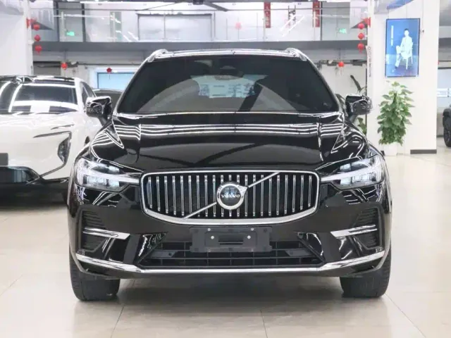 Volvo XC60 — Фото автомобиля 2