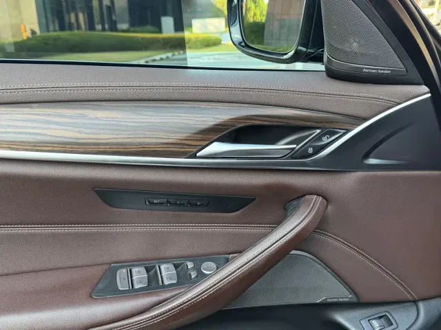 BMW 5 Series — Фото автомобиля 9