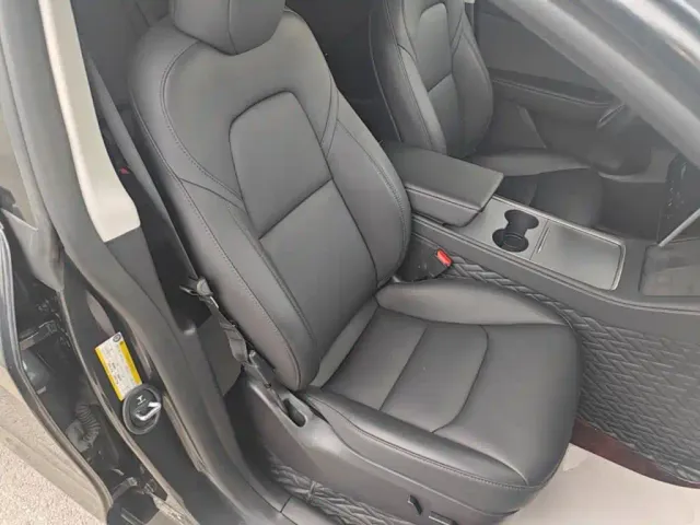 Tesla Model Y — Фото автомобиля 24