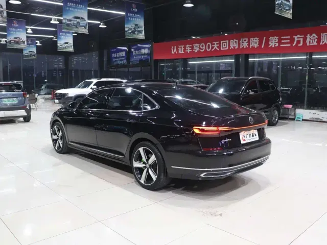 Volkswagen Passat — Фото автомобиля 4