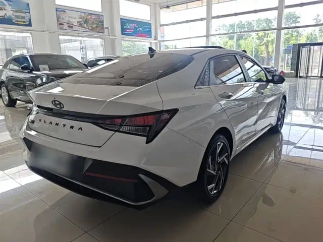 Hyundai Elantra — Фото автомобиля 6
