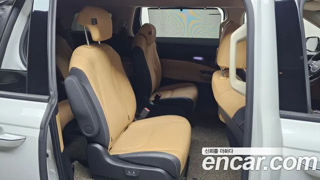 Kia Carnival Generation 4 — Фото автомобиля 12