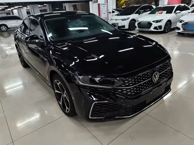 Volkswagen Passat — Фото автомобиля 3