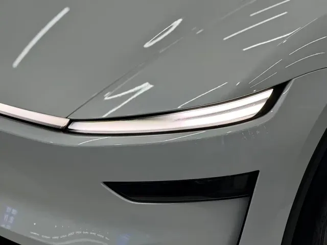 Tesla Model Y — Фото автомобиля 19