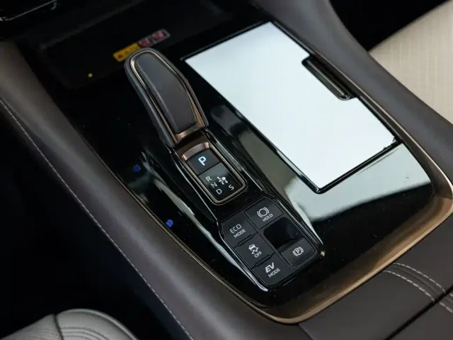 Toyota Alphard — Фото автомобиля 15