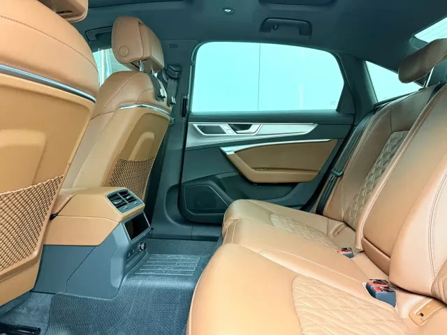 Audi A6L — Фото автомобиля 10