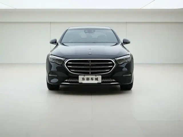 Mercedes-Benz E-Class — Фото автомобиля 2