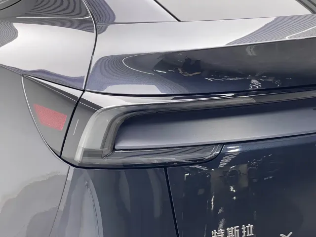 Tesla Model Y — Фото автомобиля 20