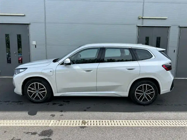 BMW BMW iX1 2025 eDrive25L M Sport Package — Фото автомобиля 2