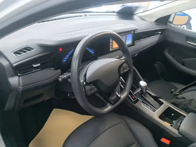 Roewe i5 — Фото автомобиля 9