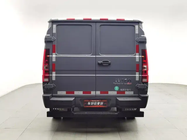 Iveco Iveco Daily 2025 Model V35 Van 2.5T Manual Short Wheelbase Low Roof Dual Tires — Фото автомобиля 4
