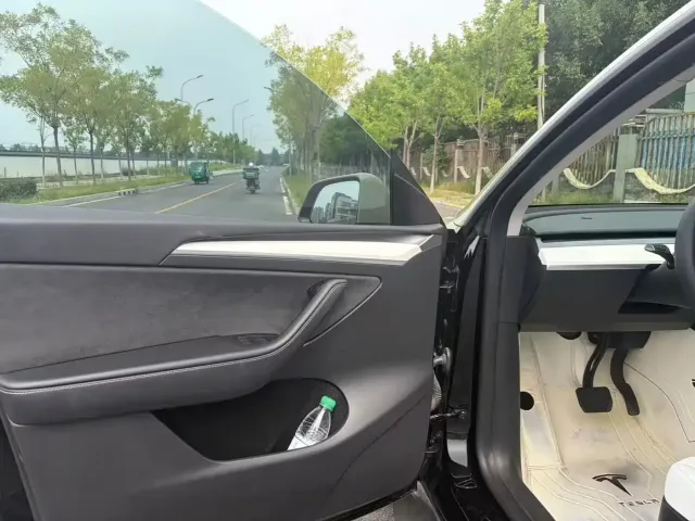 Tesla Model Y — Фото автомобиля 6